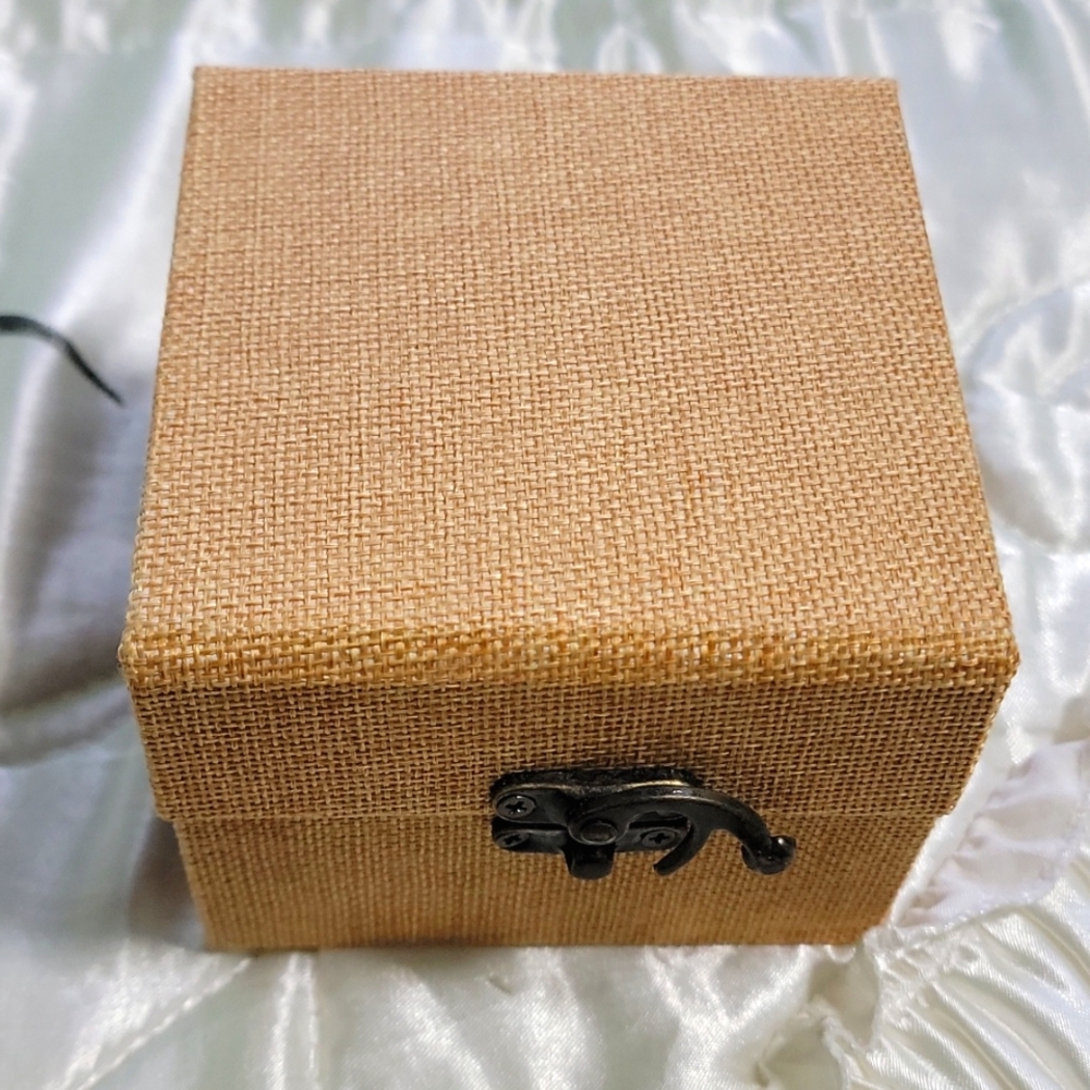 Gift Box - Picture 1 of 7